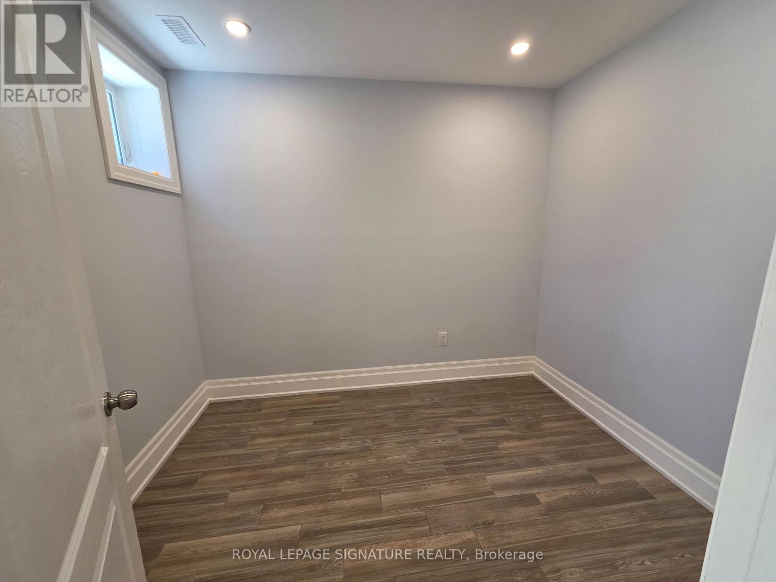 Lower - 33 Ingleside Drive, Toronto, Ontario  M3K 1V2 - Photo 4 - W13209790