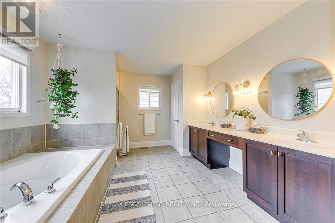 4267 Sarazen Drive, Burlington, Ontario  L7M 4Z2 - Photo 36 - W13209842