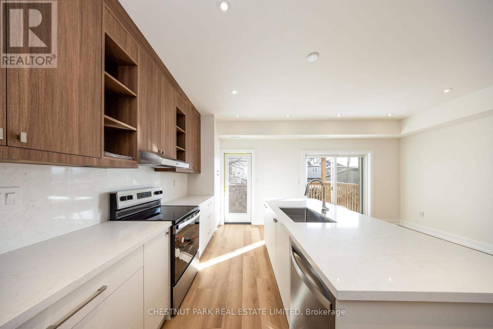 B - 29 Hatherley Road, Toronto, Ontario  M6E 1V8 - Photo 16 - W13209862