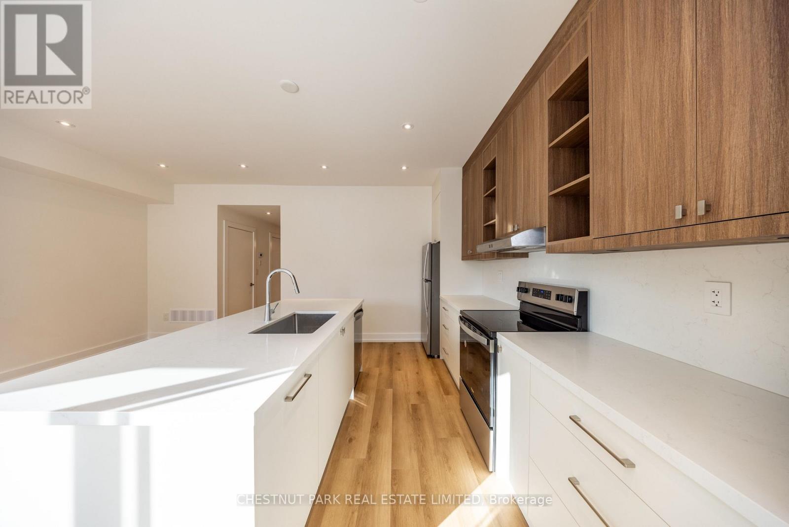 B - 29 Hatherley Road, Toronto, Ontario  M6E 1V8 - Photo 17 - W13209862