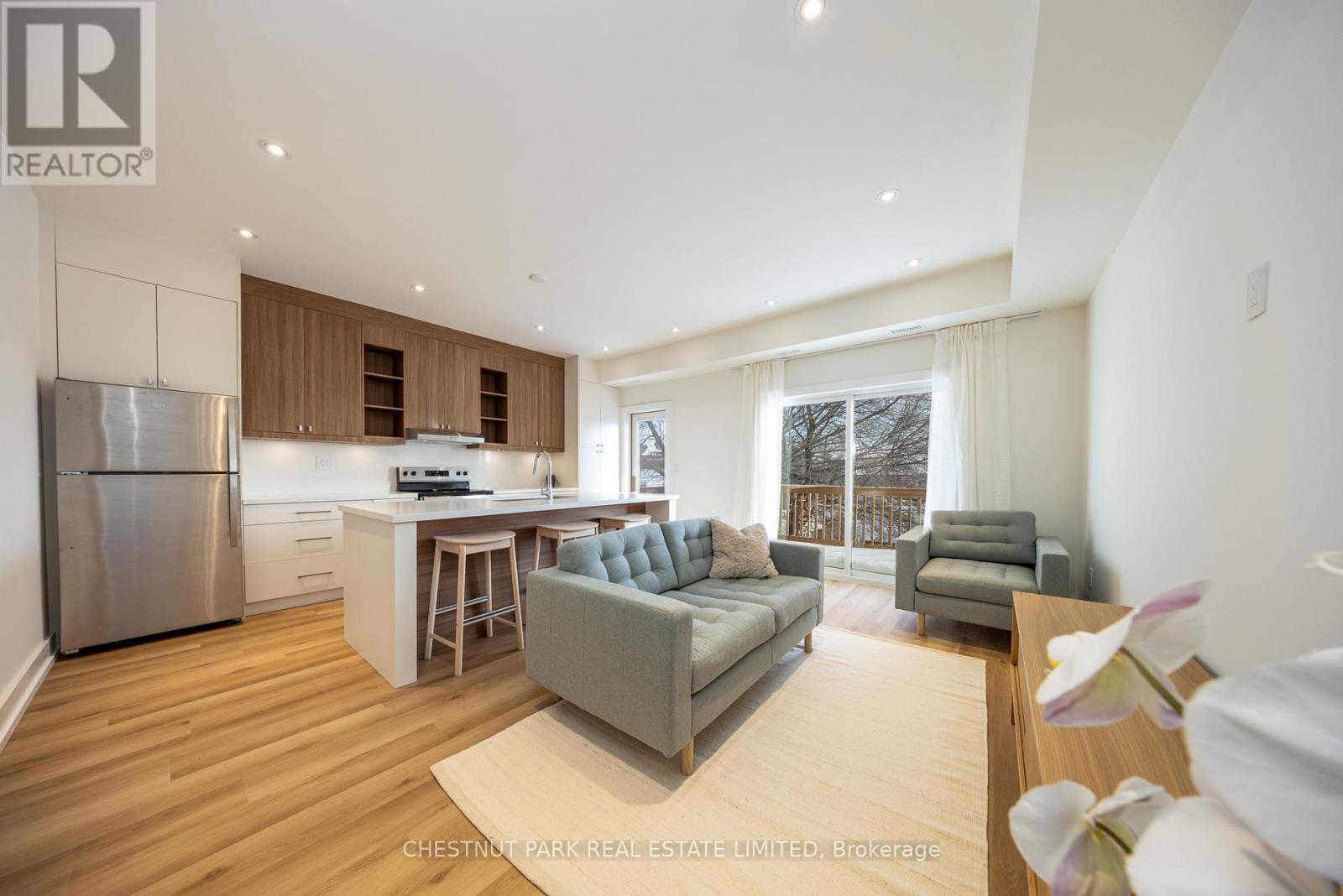 D - 29 Hatherley Road, Toronto, Ontario  M6E 1V8 - Photo 3 - W13209924