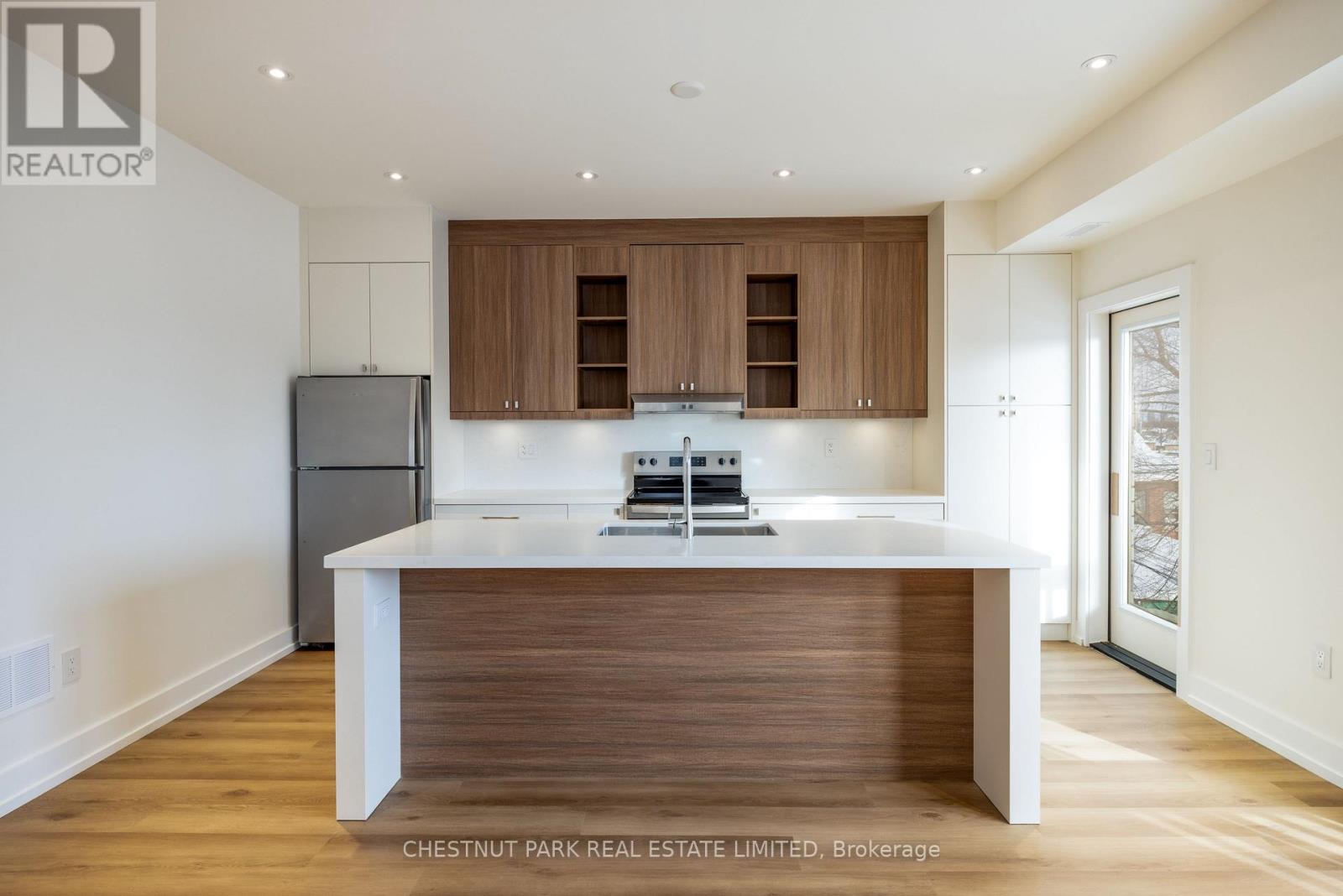 D - 29 Hatherley Road, Toronto, Ontario  M6E 1V8 - Photo 5 - W13209924