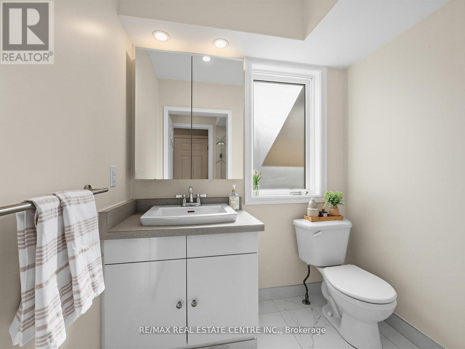 592 Montbeck Crescent, Mississauga, Ontario  L5G 1N8 - Photo 18 - W13209944