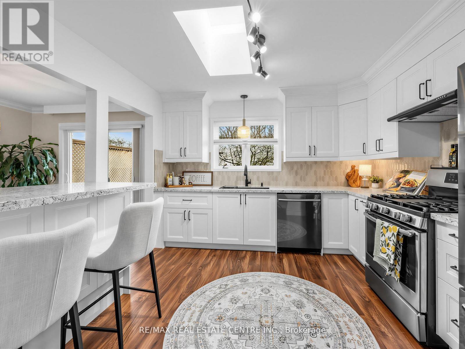 592 Montbeck Crescent, Mississauga, Ontario  L5G 1N8 - Photo 5 - W13209944