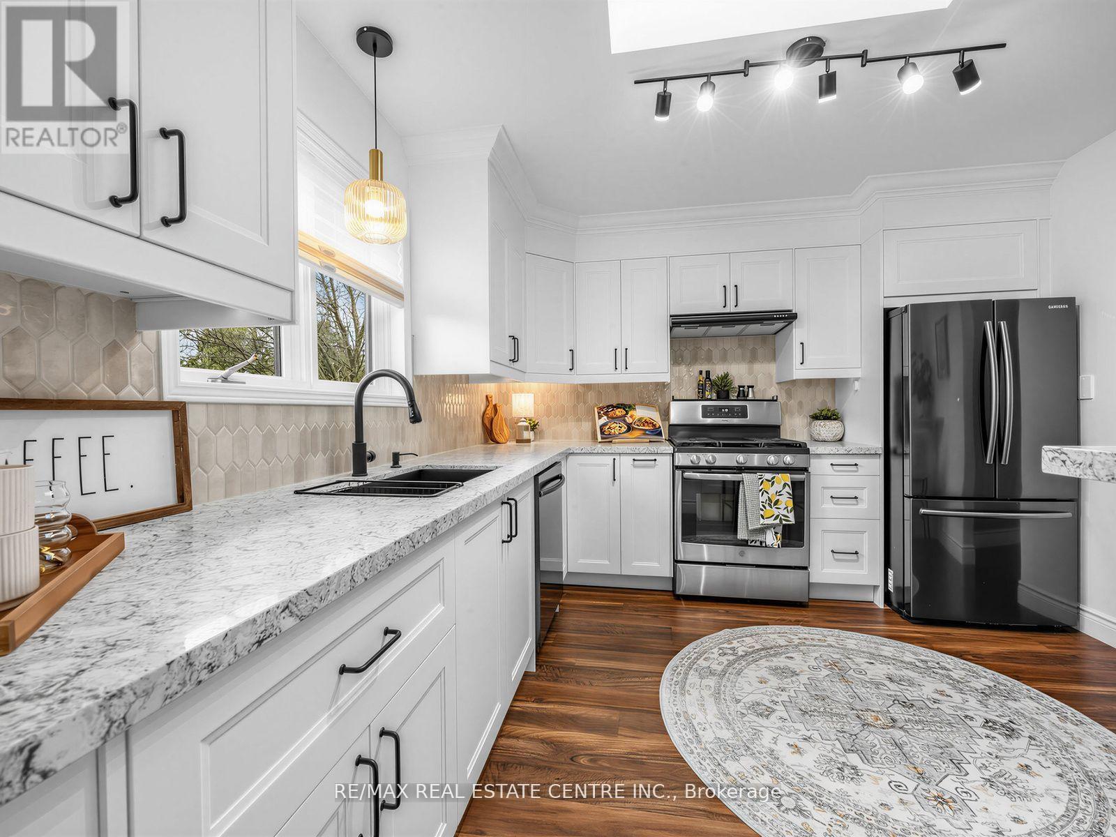 592 Montbeck Crescent, Mississauga, Ontario  L5G 1N8 - Photo 7 - W13209944