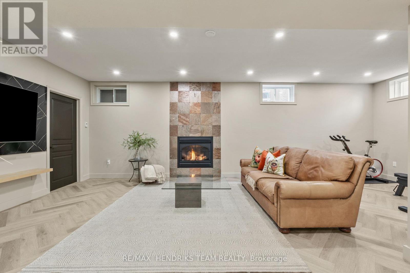 8152 Westminster Drive, Niagara Falls, Ontario  L2H 2Y8 - Photo 27 - X13210002