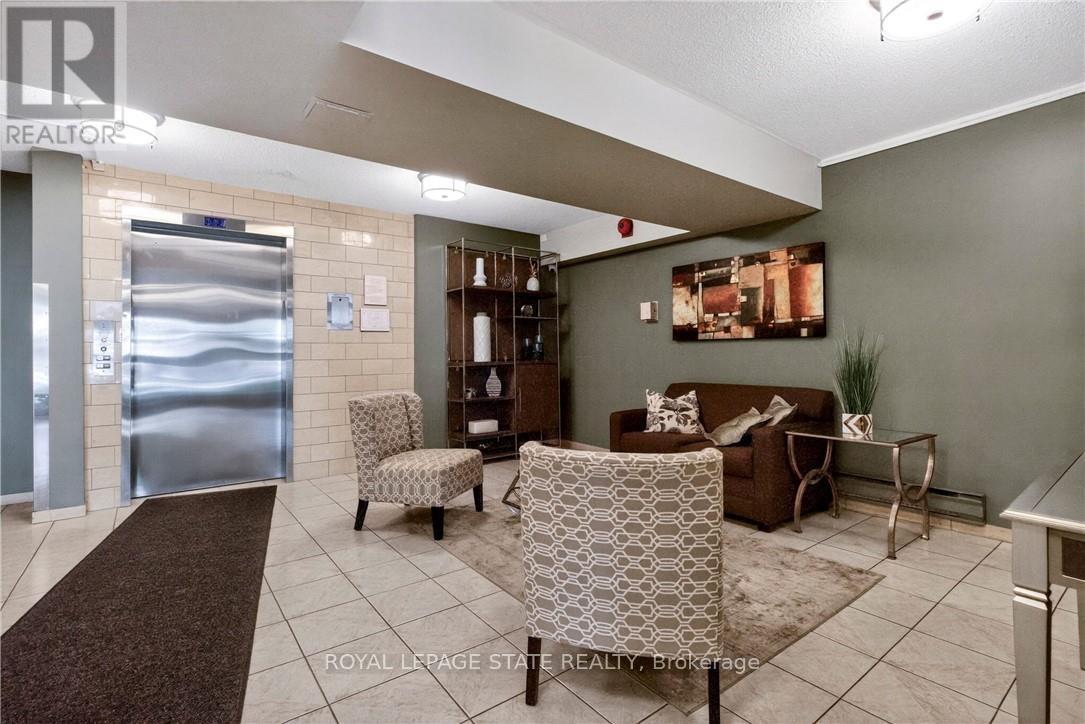 403 - 165 Bold Street, Hamilton, Ontario  L8P 1V4 - Photo 2 - X13209758