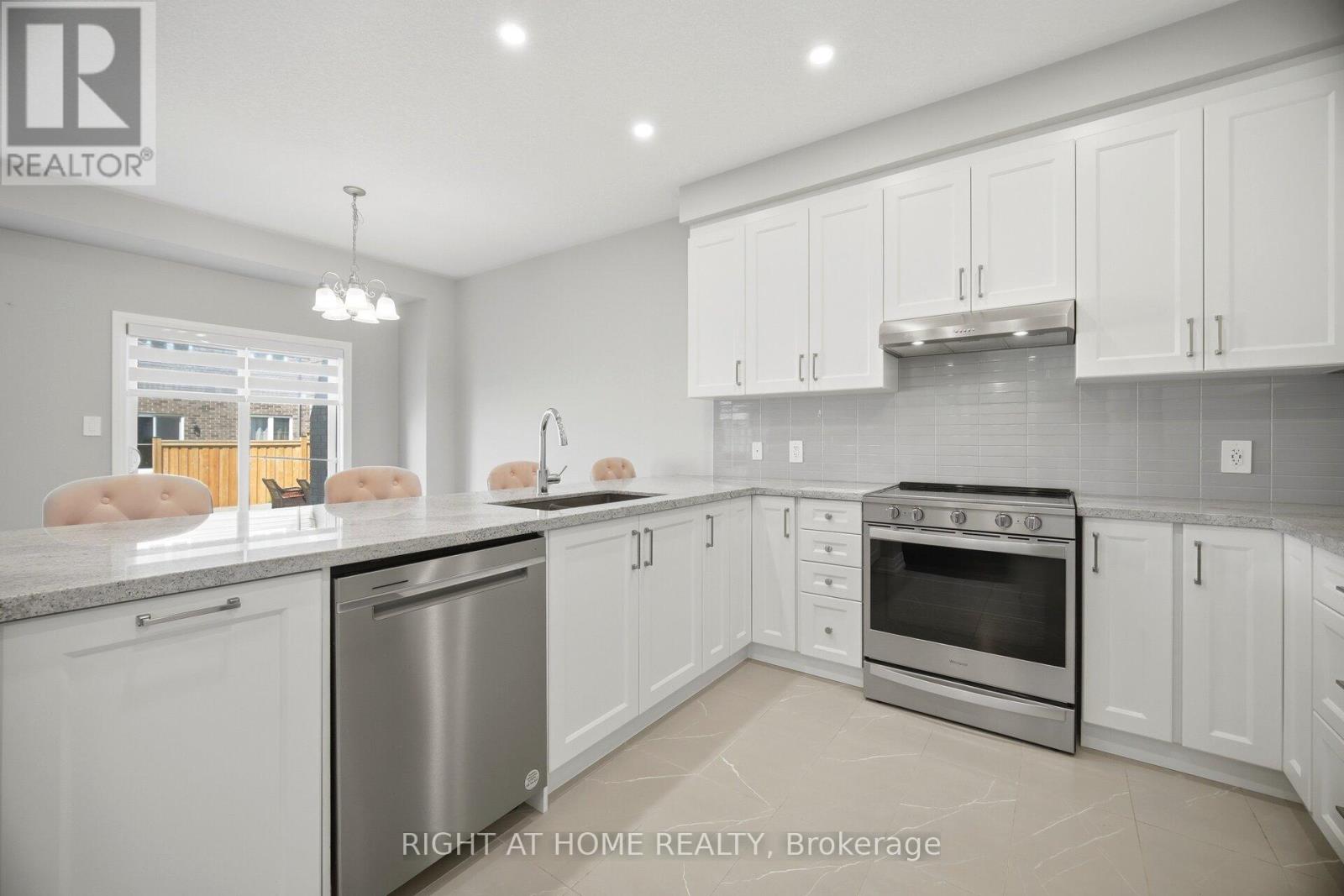 190 Rockledge Drive, Hamilton, Ontario  L0R 1P0 - Photo 7 - X13209772