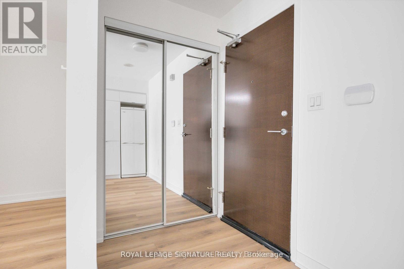 1603 - 21 Iceboat Terrace, Toronto, Ontario  M5V 4A9 - Photo 3 - C13209958