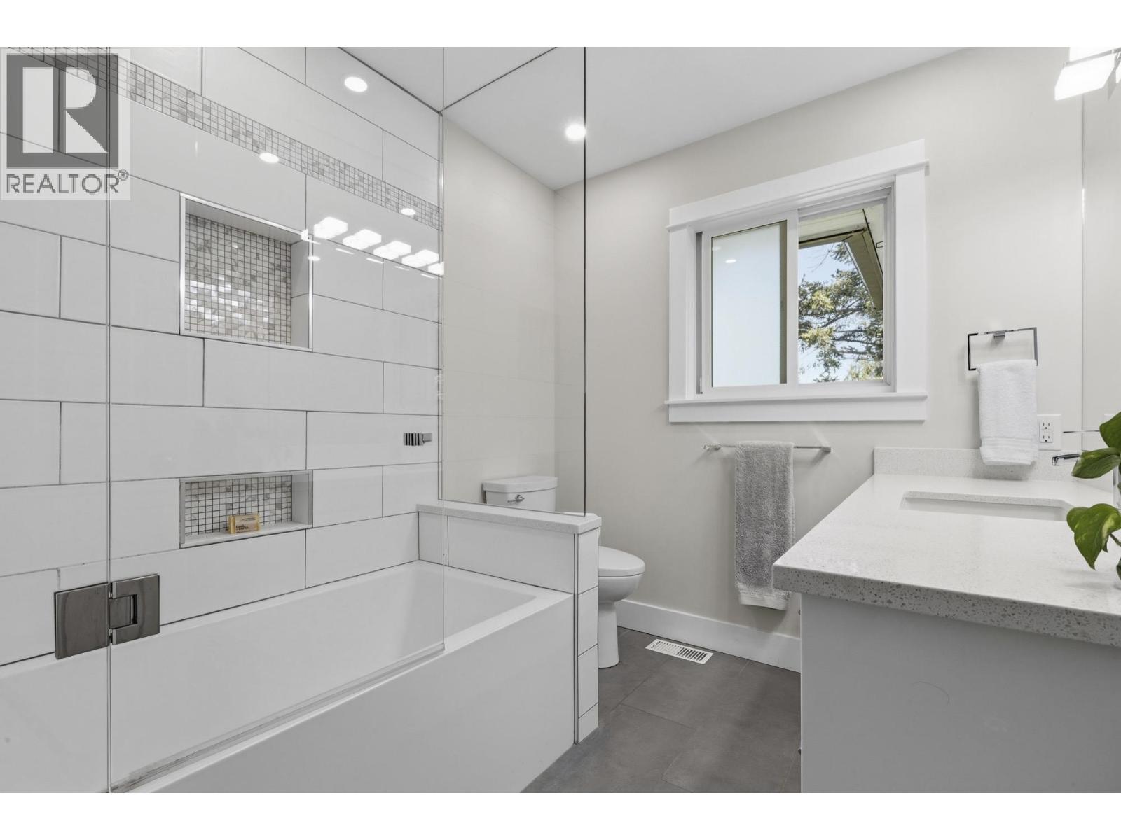 876 Harris Place, Delta, British Columbia  V4M 3A8 - Photo 19 - R3129258