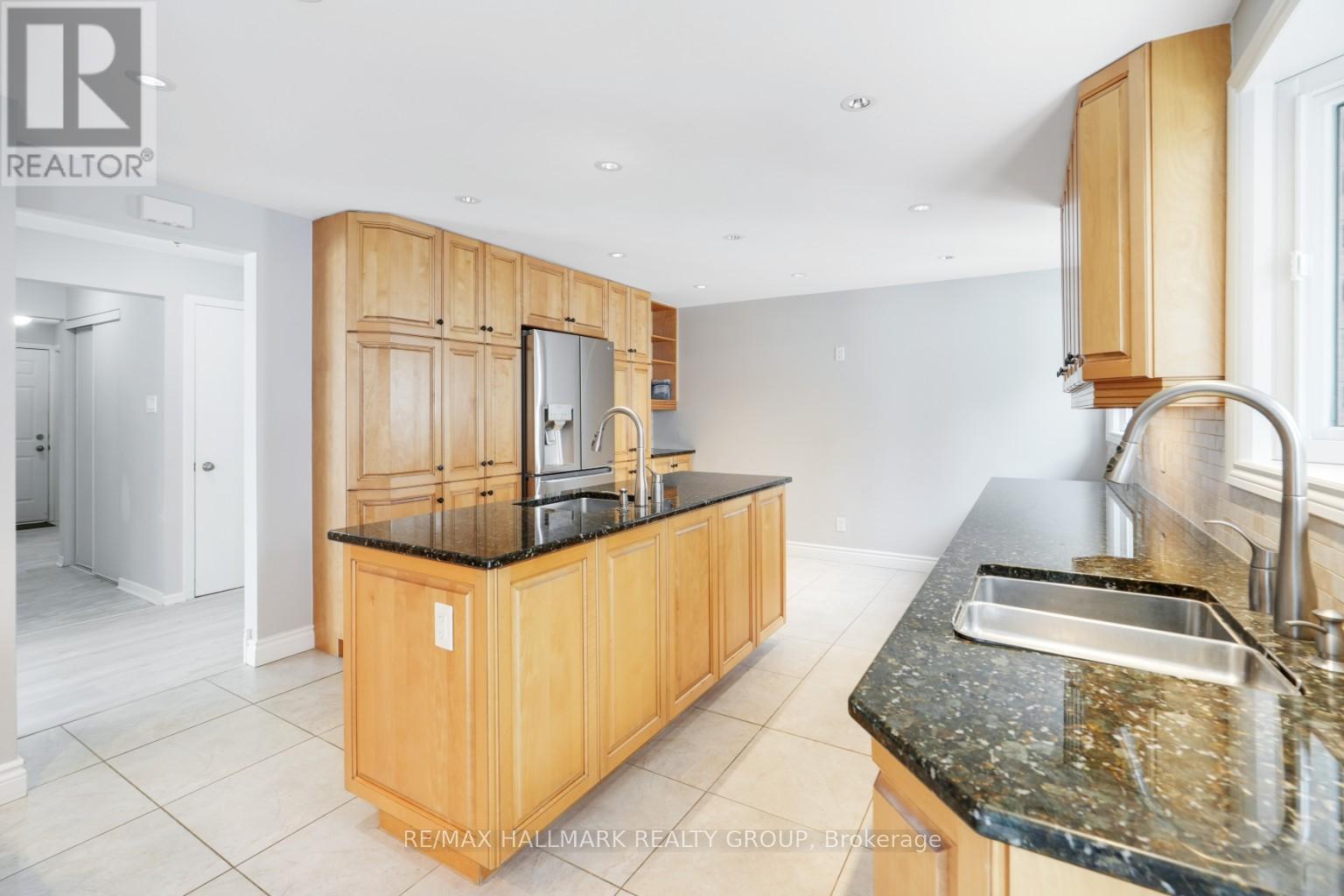 2036 Kings Grove Crescent, Ottawa, Ontario  K1J 6G1 - Photo 11 - X12822552