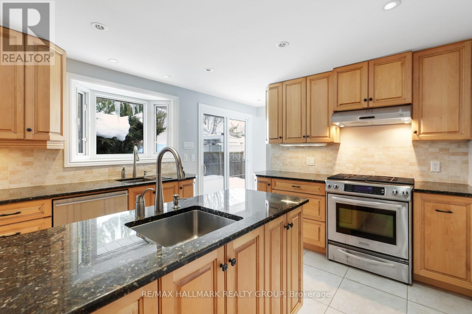 2036 Kings Grove Crescent, Ottawa, Ontario  K1J 6G1 - Photo 8 - X12822552
