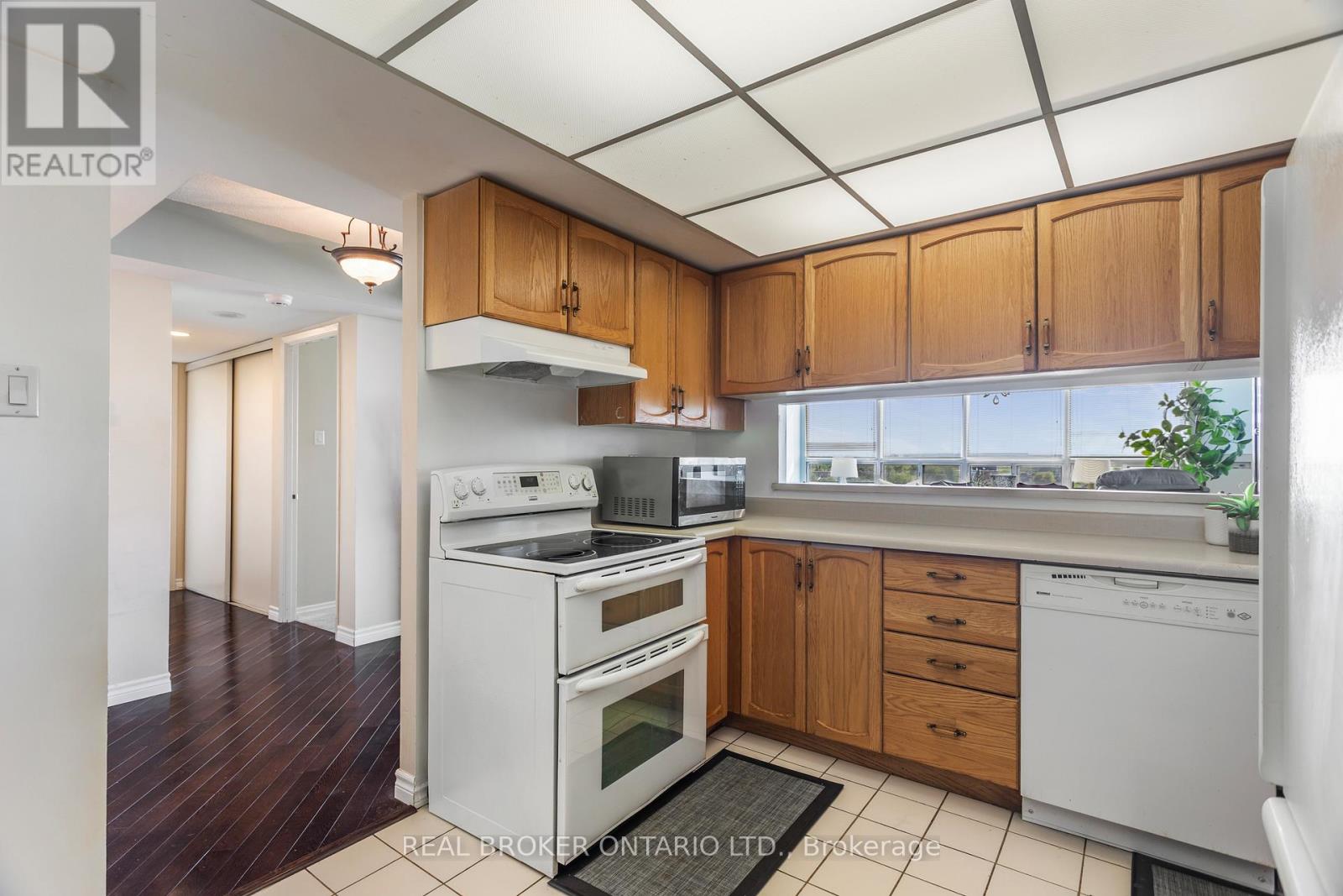 1005 - 330 Mill Street S, Brampton, Ontario L6Y 3V3 - Photo 7 - W13210012