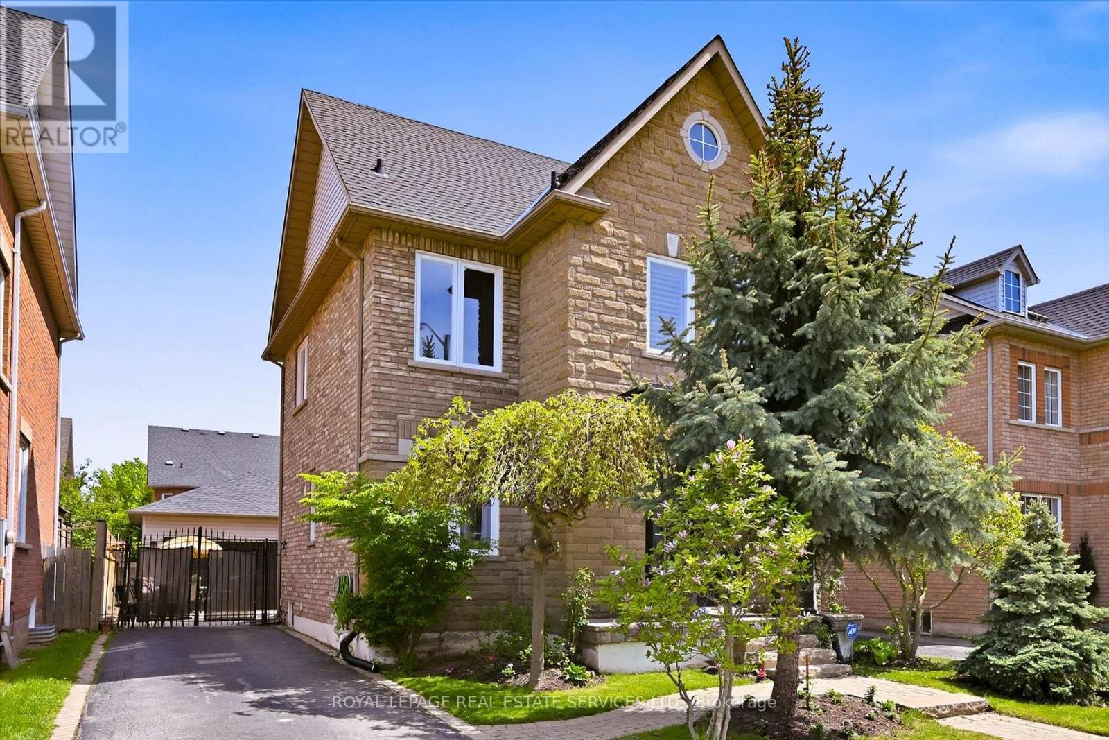 172 River Glen Boulevard, Oakville, Ontario  L6H 7K5 - Photo 3 - W13210072