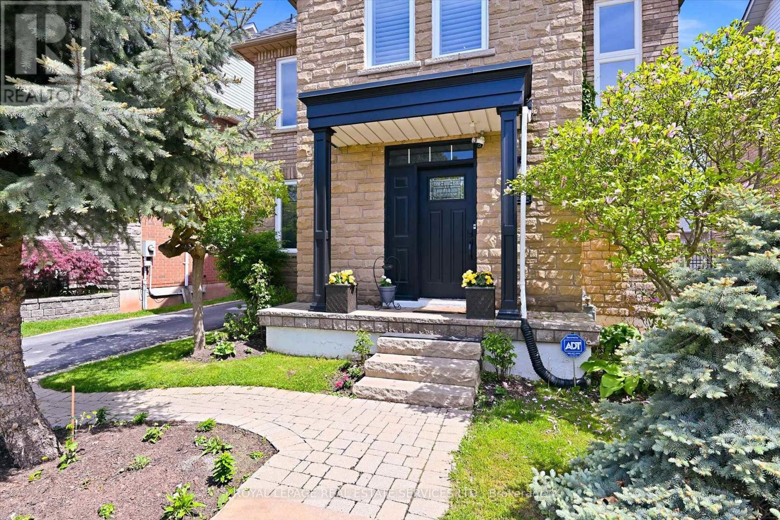 172 River Glen Boulevard, Oakville, Ontario  L6H 7K5 - Photo 4 - W13210072