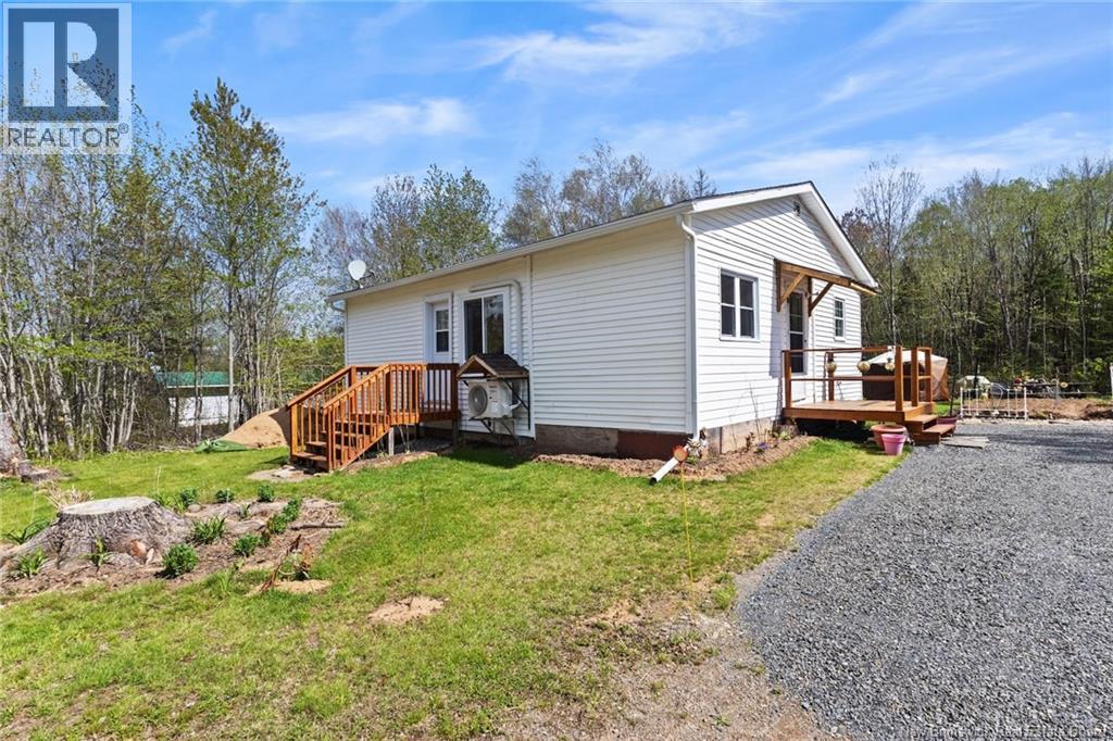 23 Oak Street, Minto, New Brunswick  E4B 3C4 - Photo 3 - NB140623