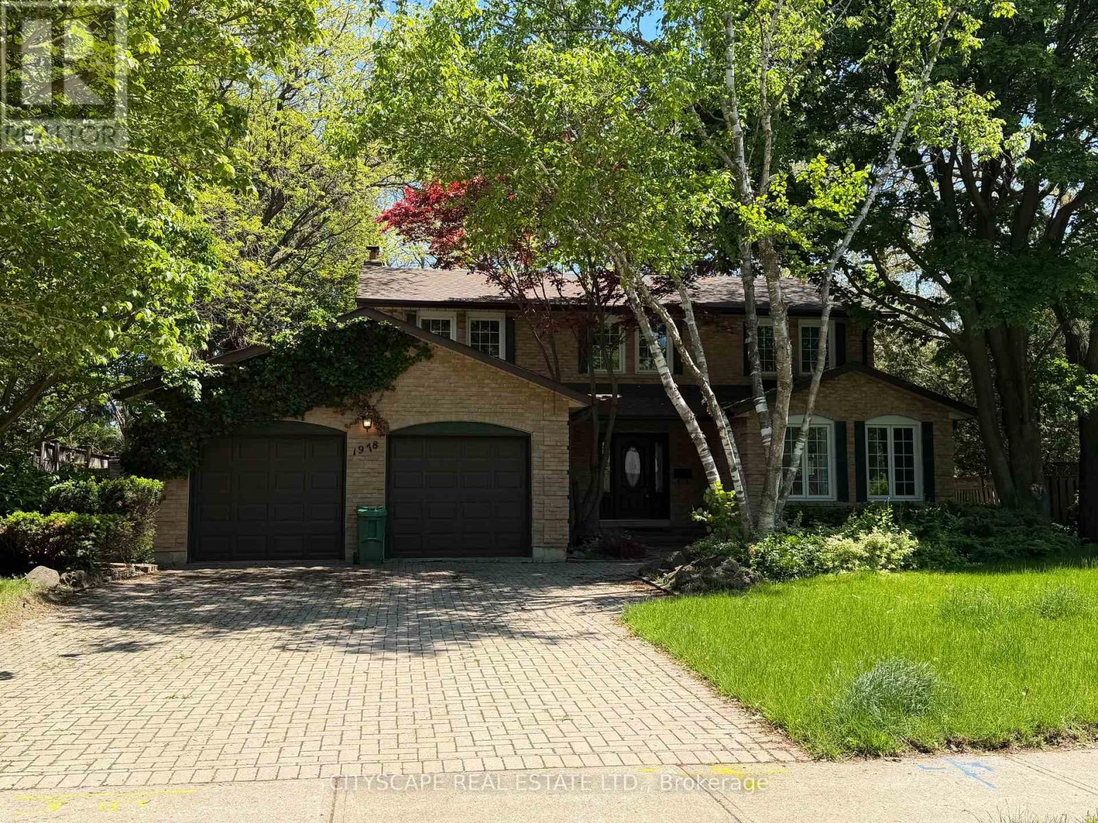 1978 Shannon Drive, Mississauga, Ontario  L5H 3W2 - Photo 2 - W12982114