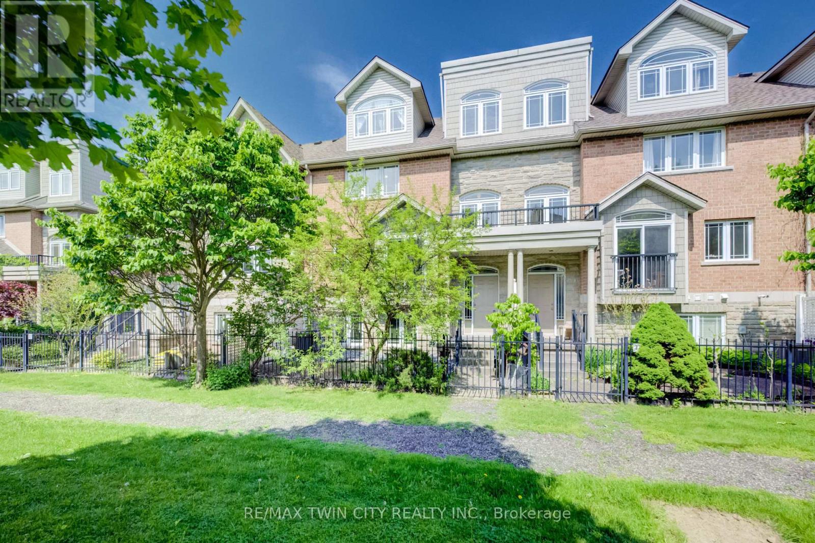35 Grosvenor Lane, Cambridge, Ontario N1R 8N2 - Photo 1 - X13210018