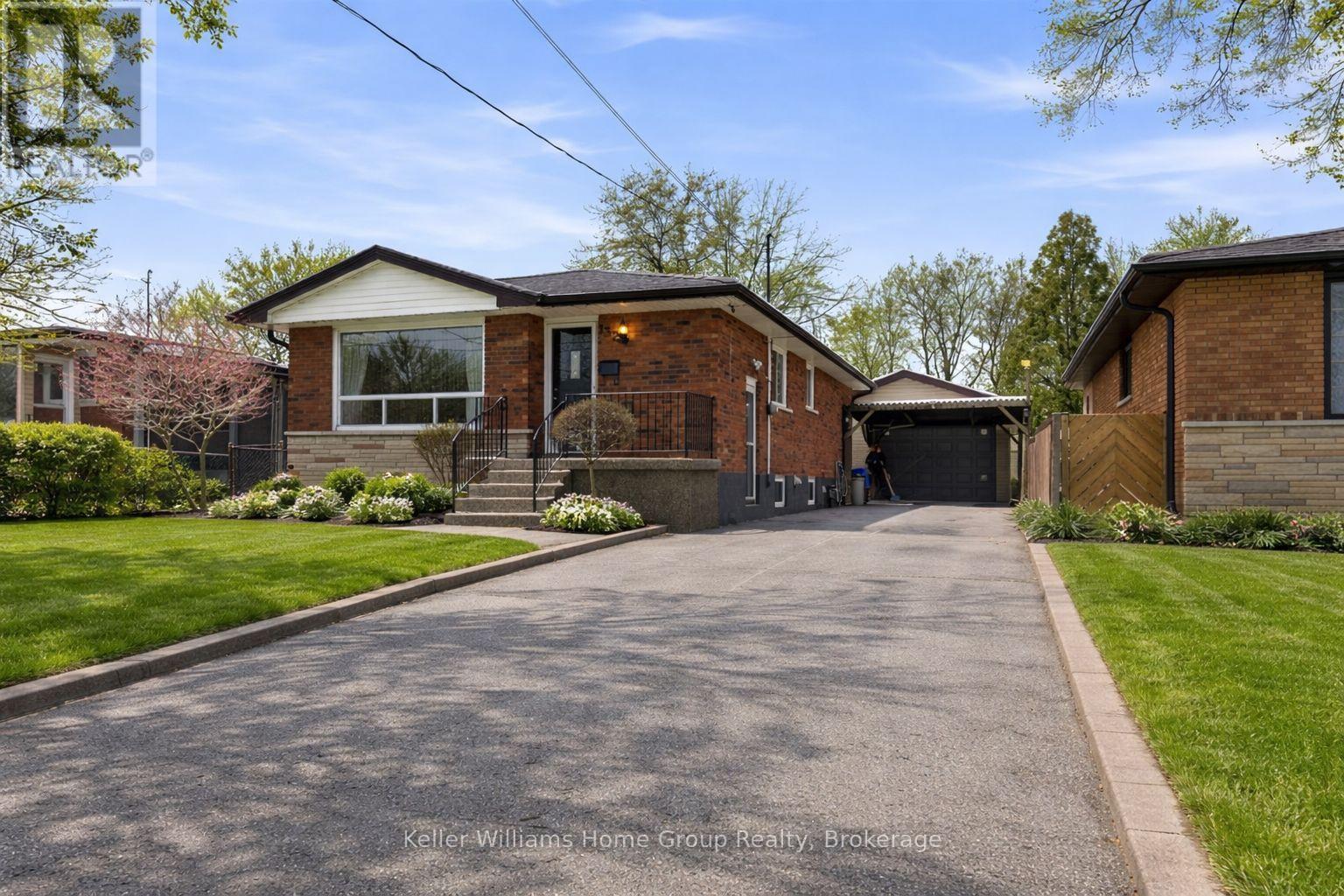 132 June Street, Hamilton, Ontario  L9A 2R9 - Photo 2 - X12909290