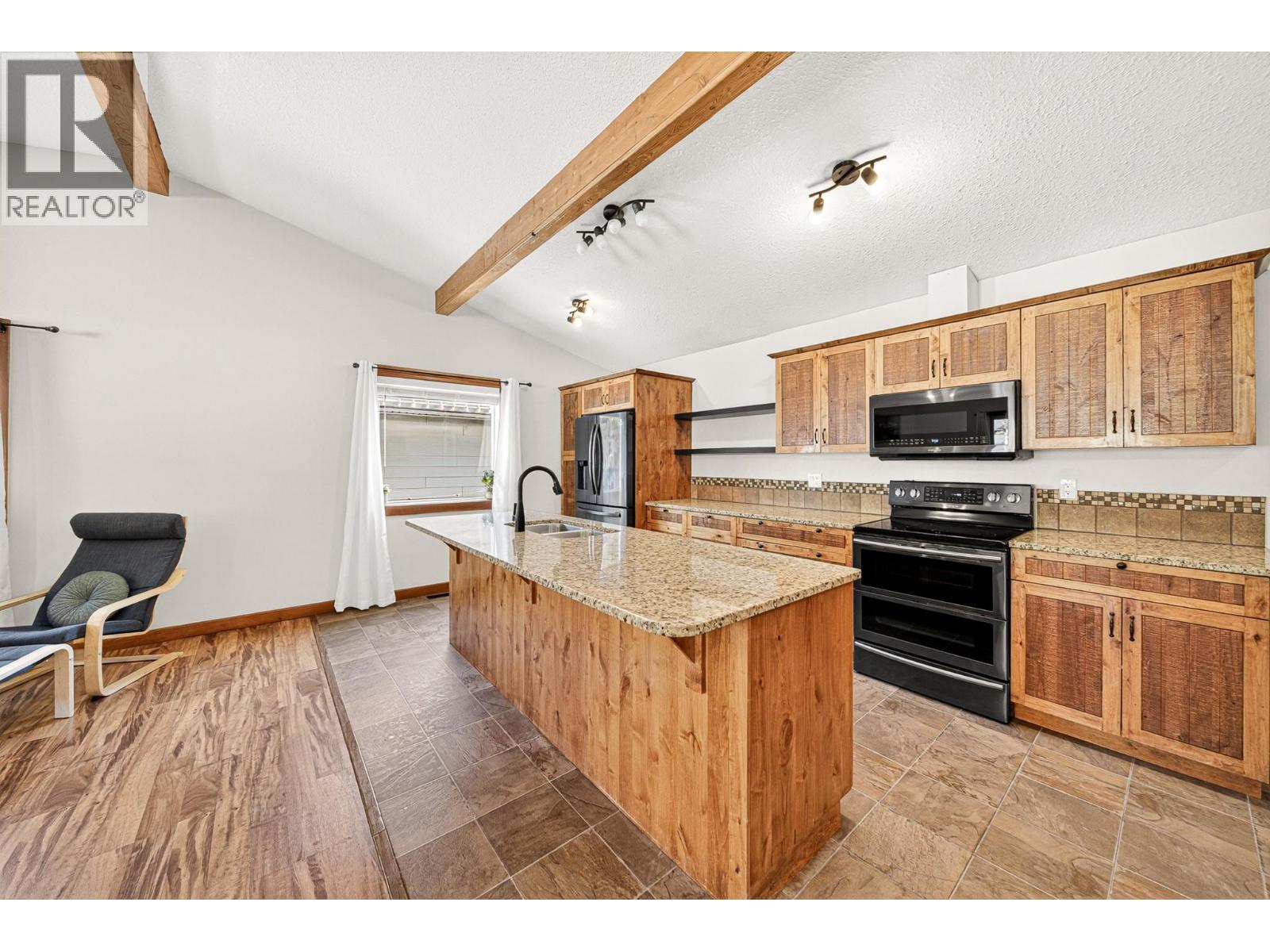 2058 Golden Eagle Drive, Sparwood, British Columbia  V0B 2G2 - Photo 12 - 10387616