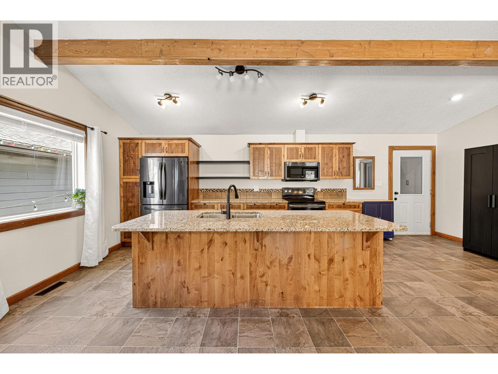 2058 Golden Eagle Drive, Sparwood, British Columbia  V0B 2G2 - Photo 11 - 10387616
