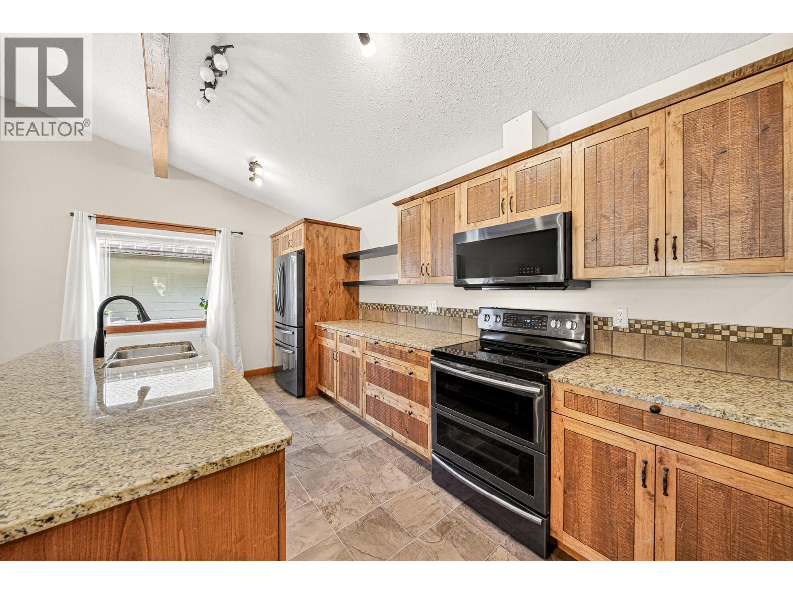 2058 Golden Eagle Drive, Sparwood, British Columbia  V0B 2G2 - Photo 13 - 10387616