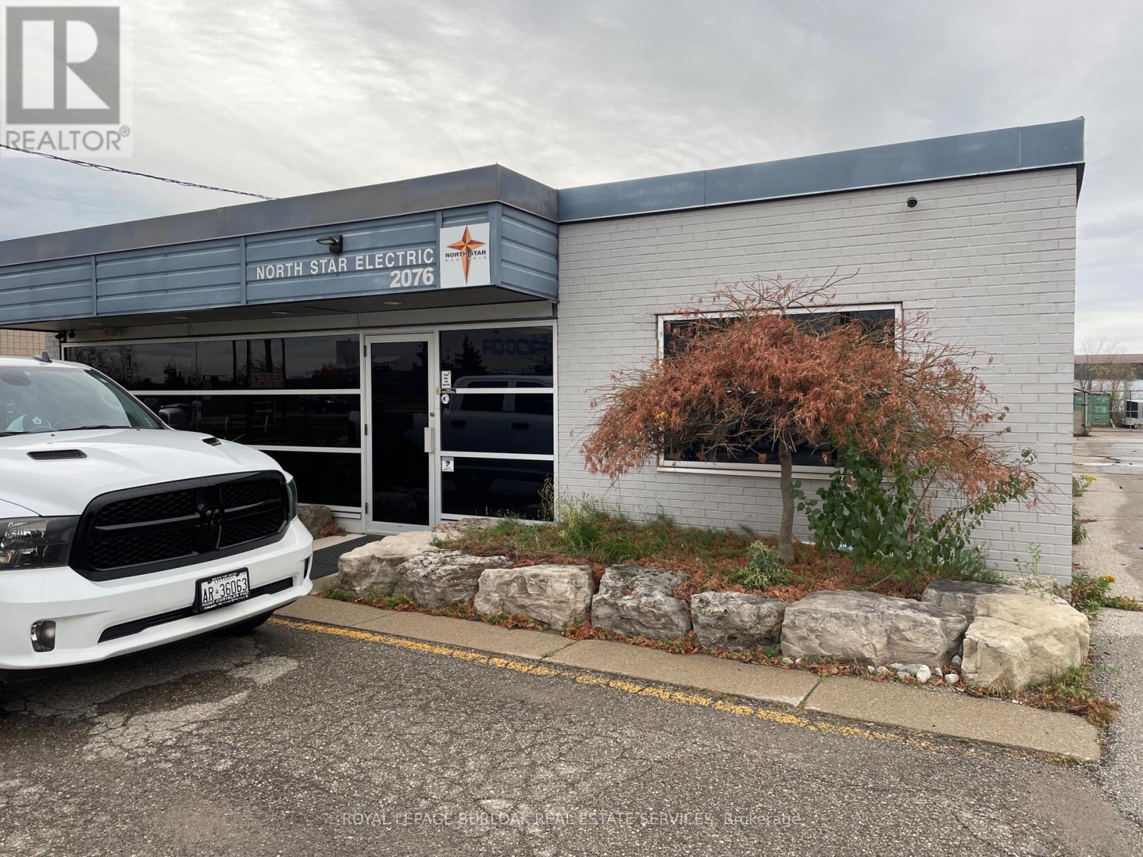 2076 SPEERS ROAD, Oakville, Ontario