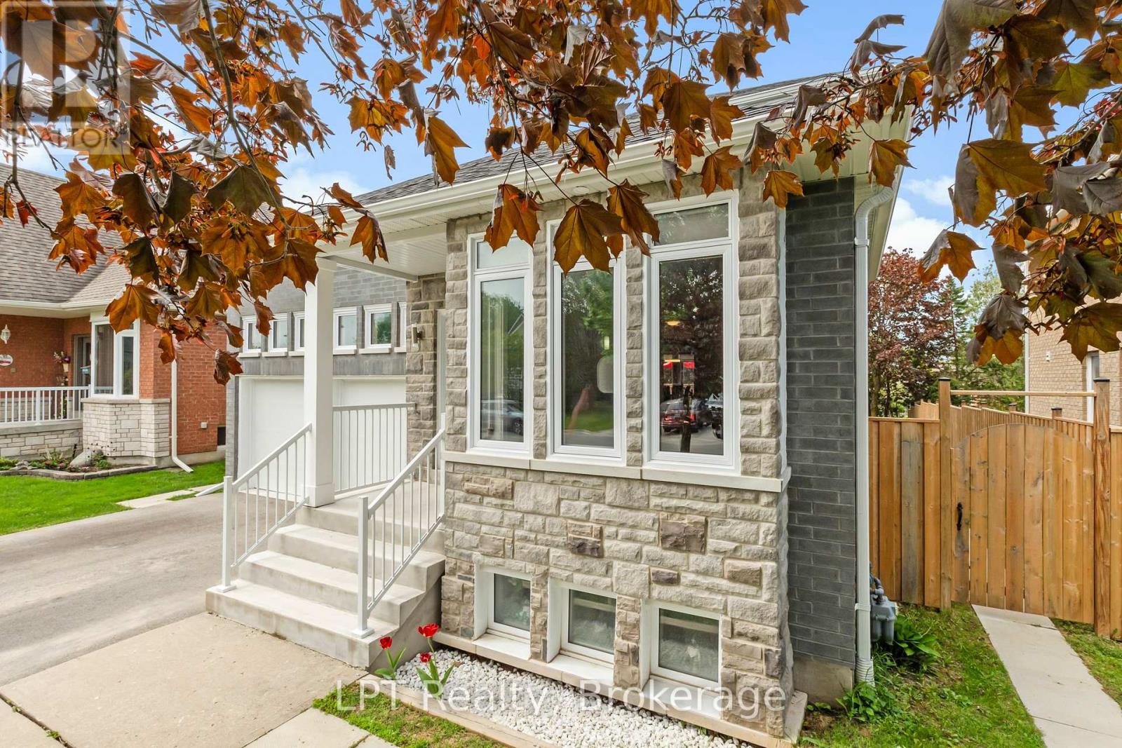 111 Bayview Avenue, Georgina, Ontario  L4P 3Z3 - Photo 2 - N13210280
