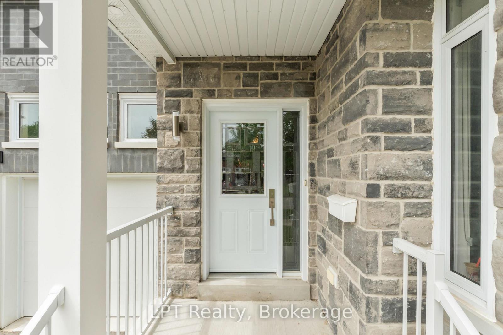 111 Bayview Avenue, Georgina, Ontario  L4P 3Z3 - Photo 3 - N13210280