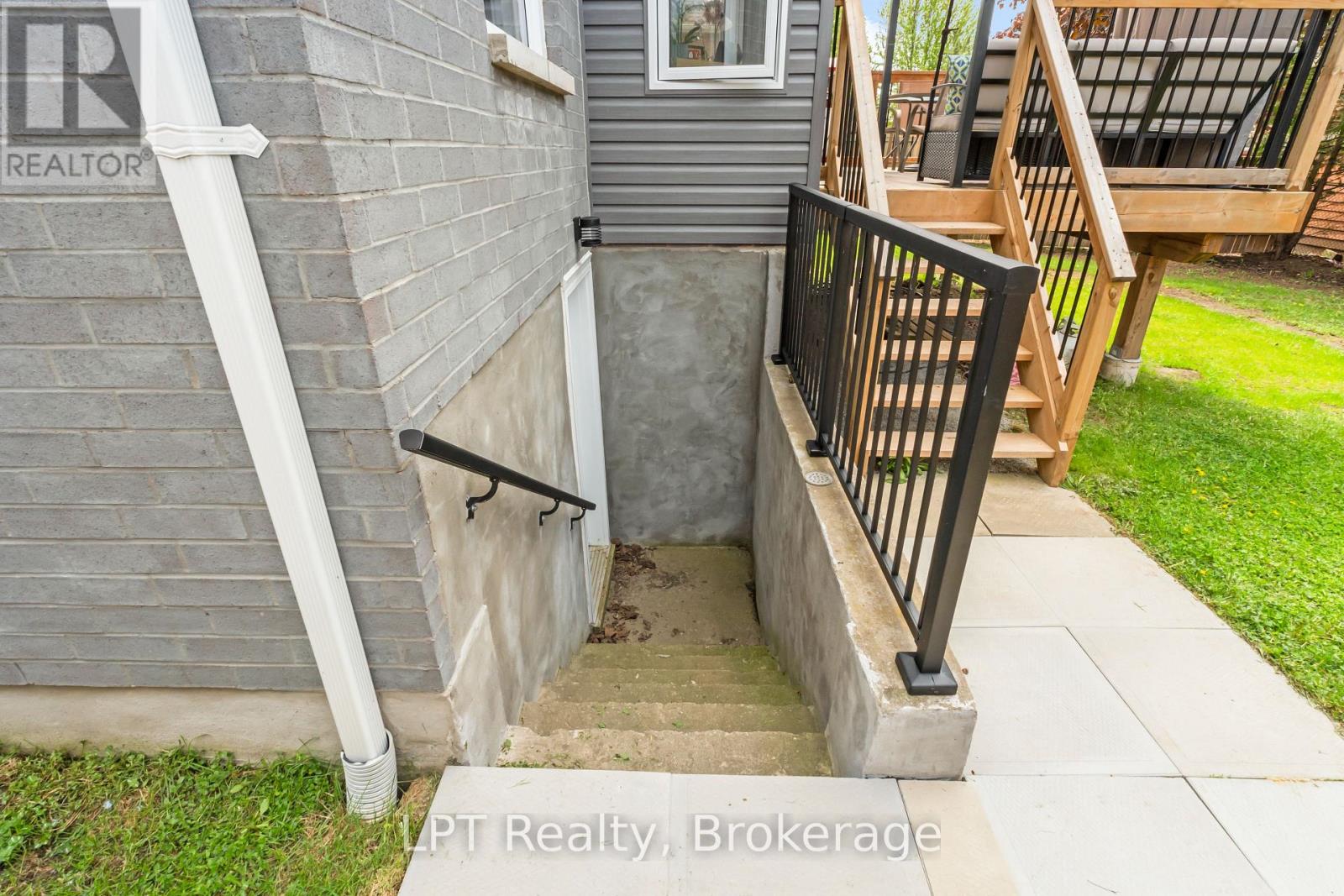 111 Bayview Avenue, Georgina, Ontario  L4P 3Z3 - Photo 33 - N13210280