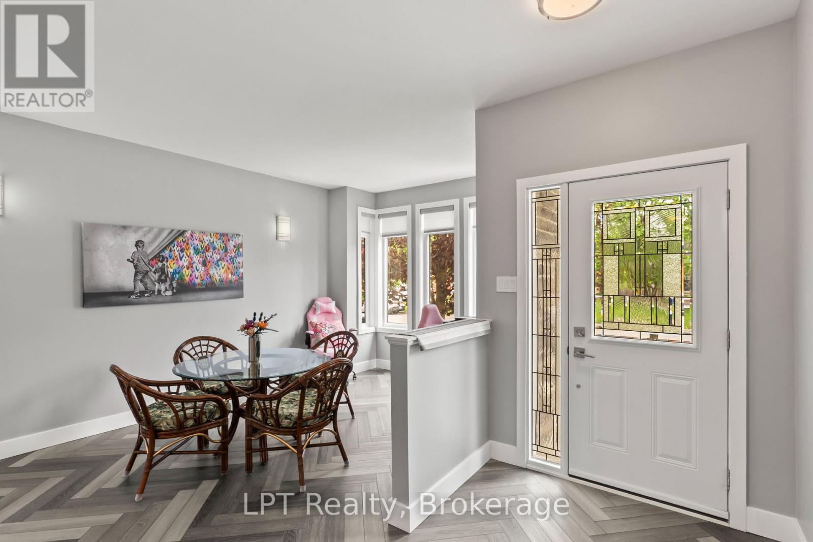 111 Bayview Avenue, Georgina, Ontario  L4P 3Z3 - Photo 5 - N13210280
