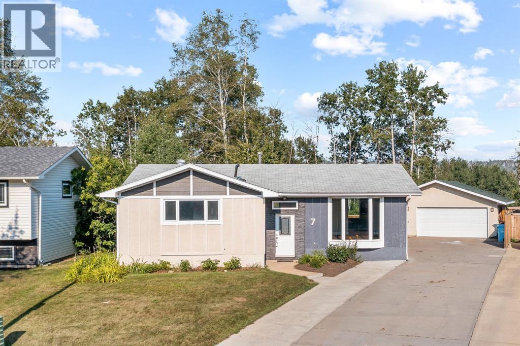 7 May Crescent, Fort Mcmurray, Alberta  T9H 1J8 - Photo 1 - A2308906