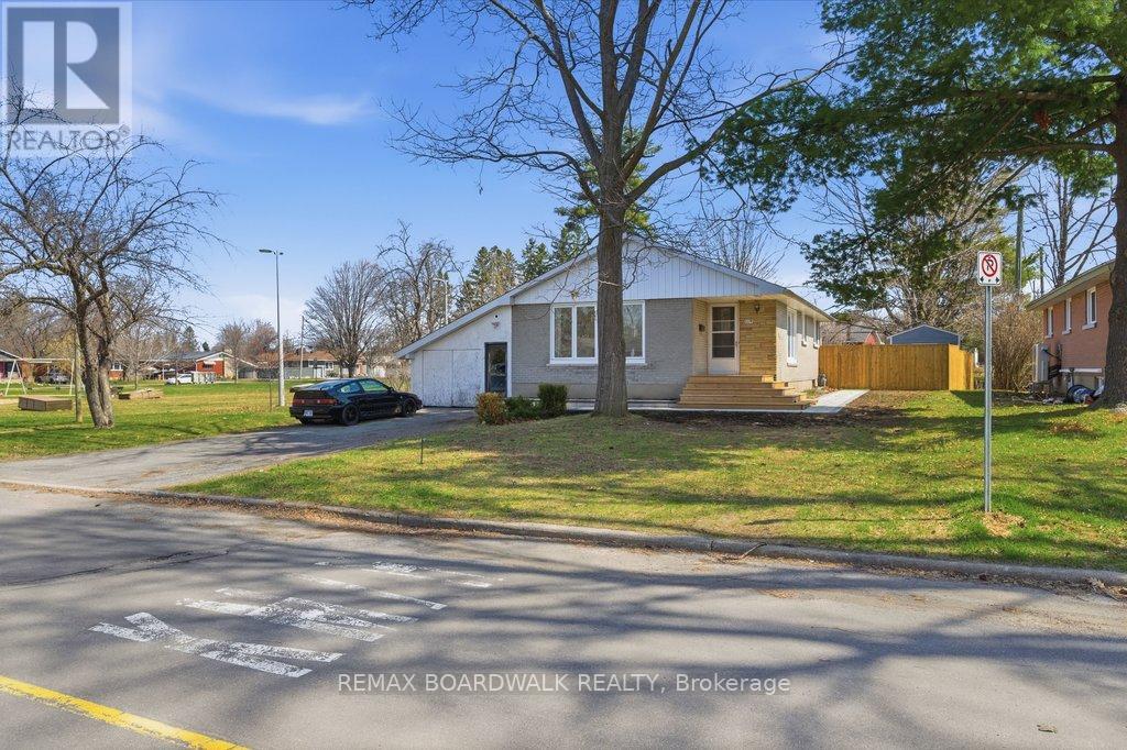 1279 Adirondack Drive, Ottawa, Ontario  K2C 2V7 - Photo 2 - X13210110