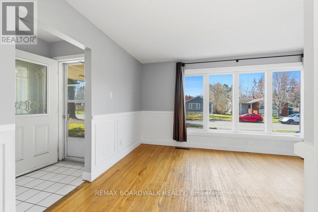1279 Adirondack Drive, Ottawa, Ontario  K2C 2V7 - Photo 5 - X13210110