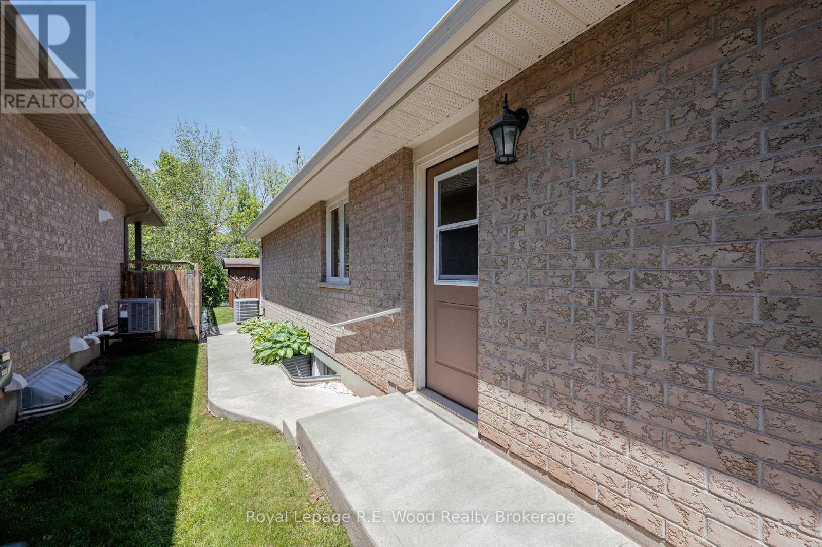 16 Colin Avenue, Tillsonburg, Ontario N4G 0E5 - Photo 37 - X13210240