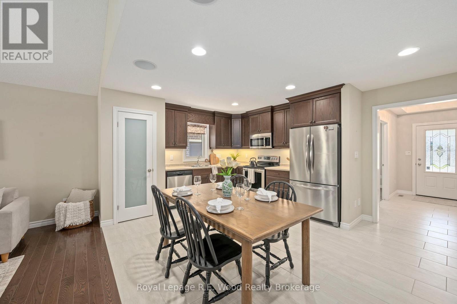 16 Colin Avenue, Tillsonburg, Ontario N4G 0E5 - Photo 8 - X13210240