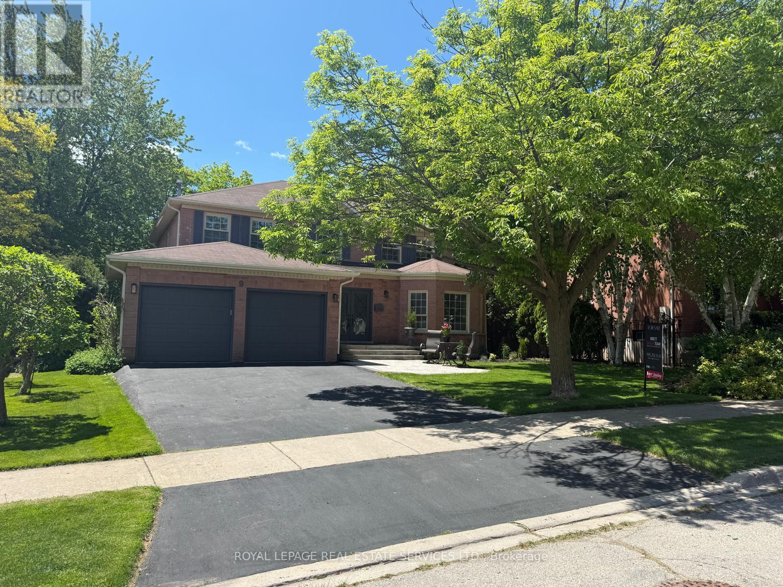 9 Morrison Creek Crescent, Oakville, Ontario  L6H 4C2 - Photo 2 - W12985370