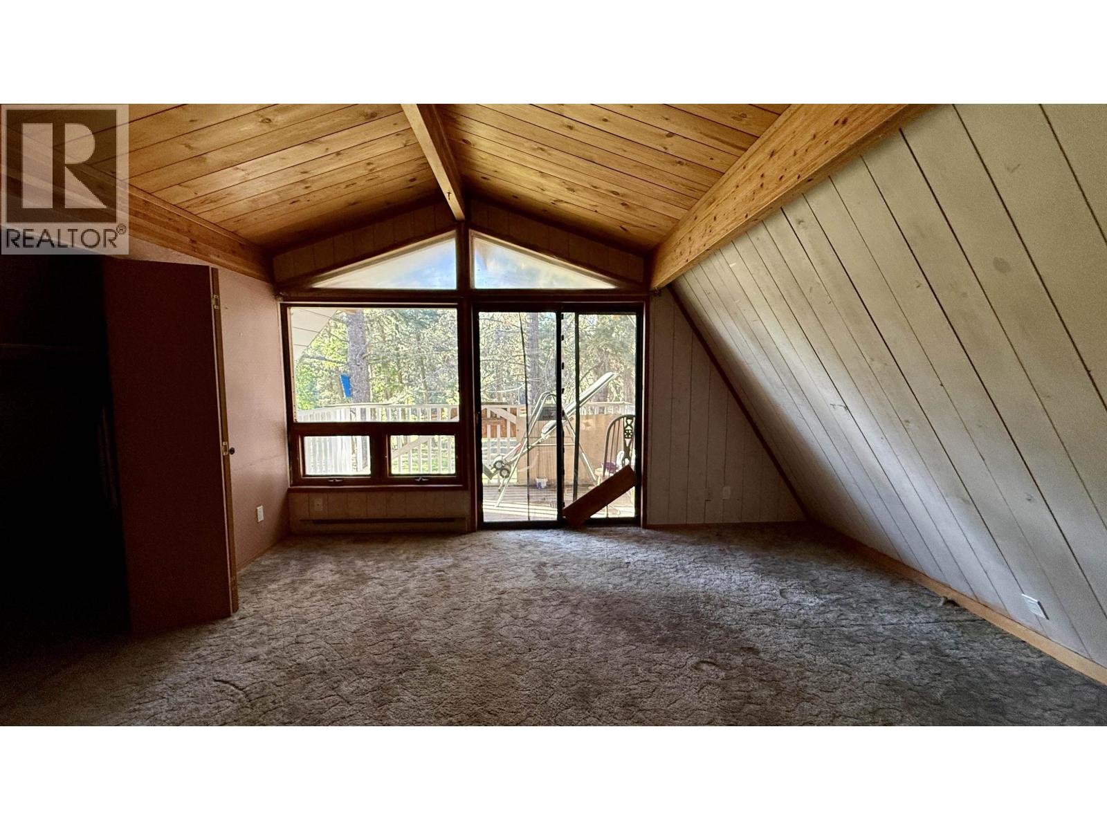 4834 Gloinnzun Drive, 108 Mile Ranch, British Columbia  V0K 2Z0 - Photo 10 - R3129335