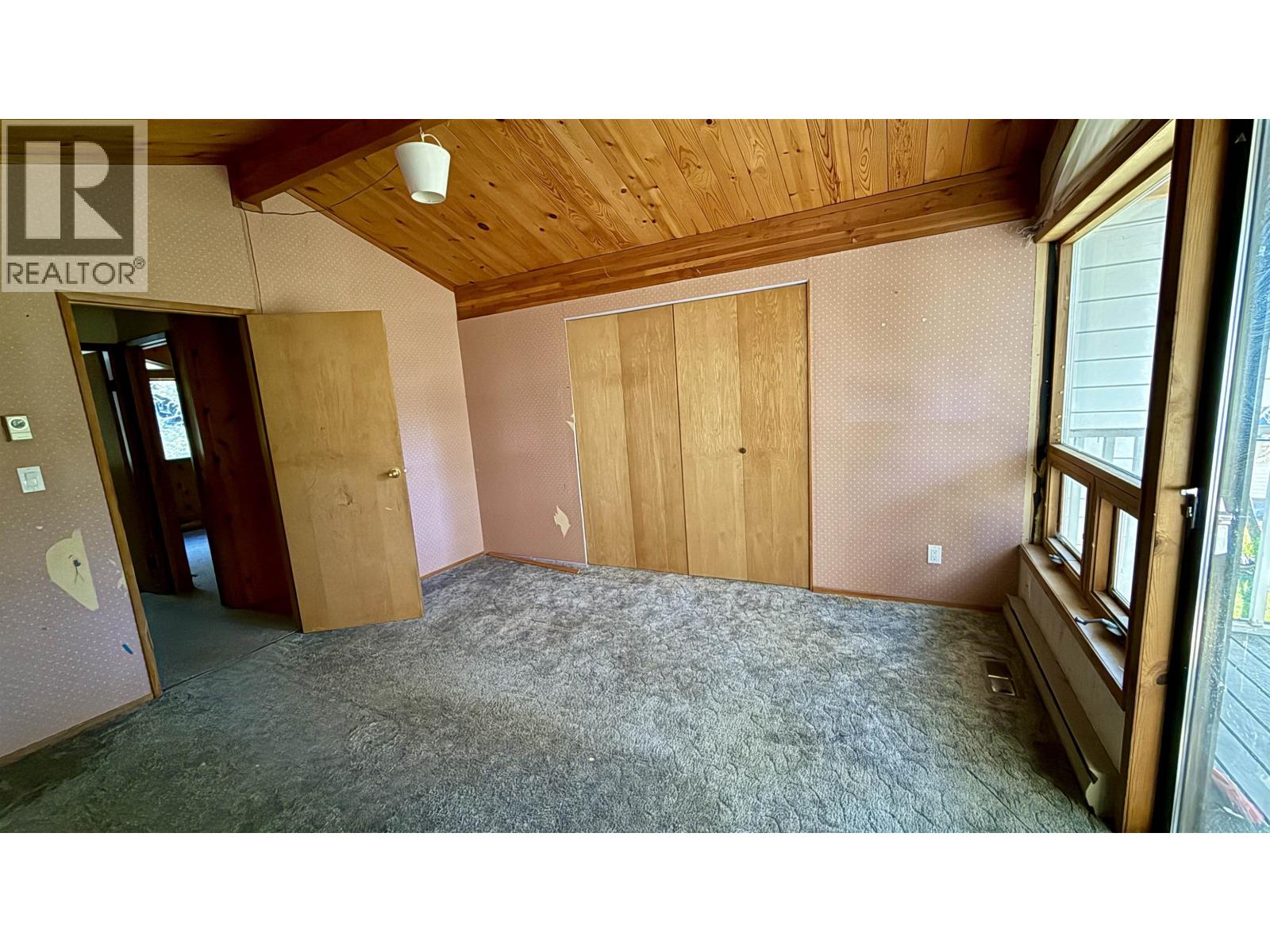 4834 Gloinnzun Drive, 108 Mile Ranch, British Columbia  V0K 2Z0 - Photo 9 - R3129335