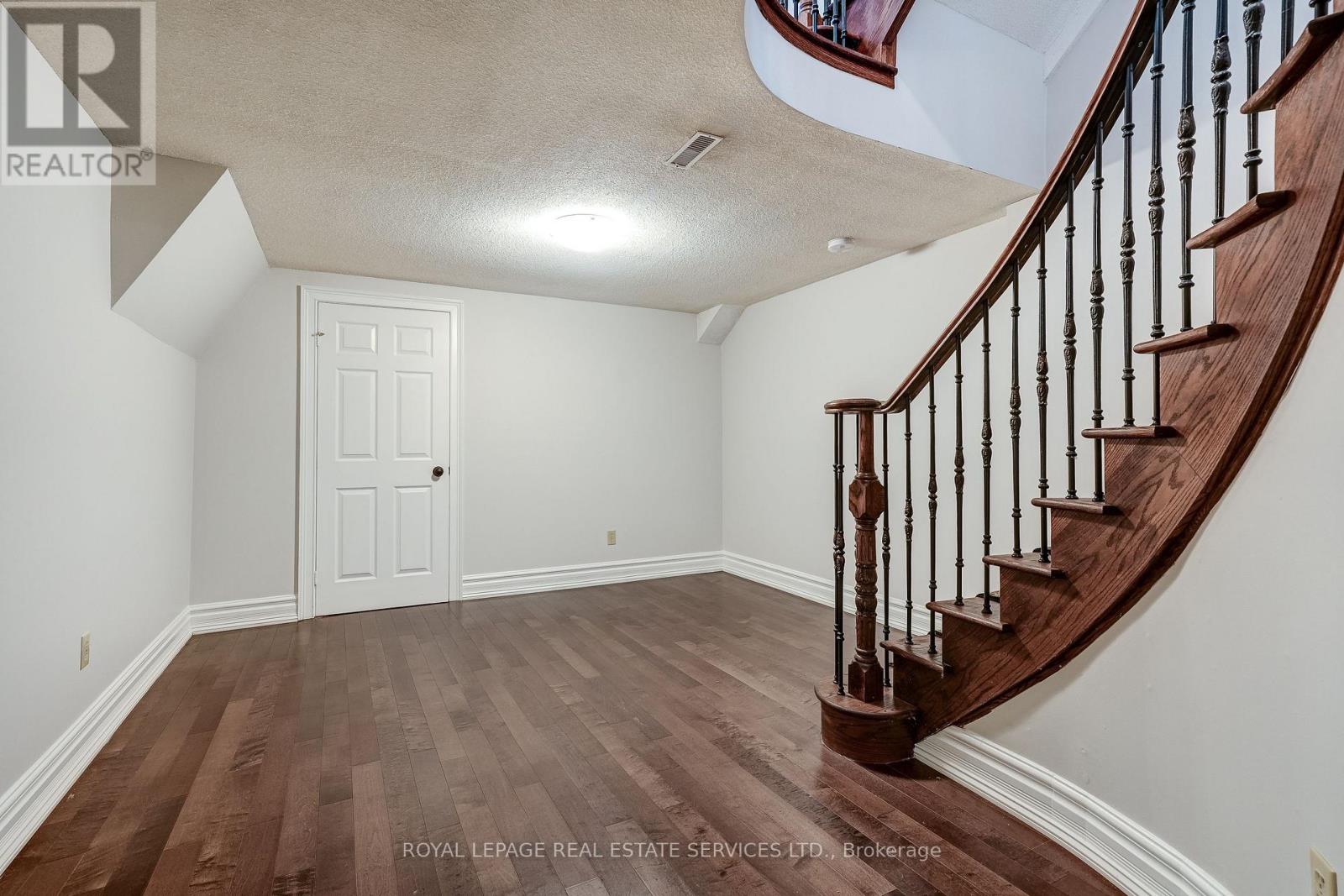9 Morrison Creek Crescent, Oakville, Ontario  L6H 4C2 - Photo 41 - W12985370