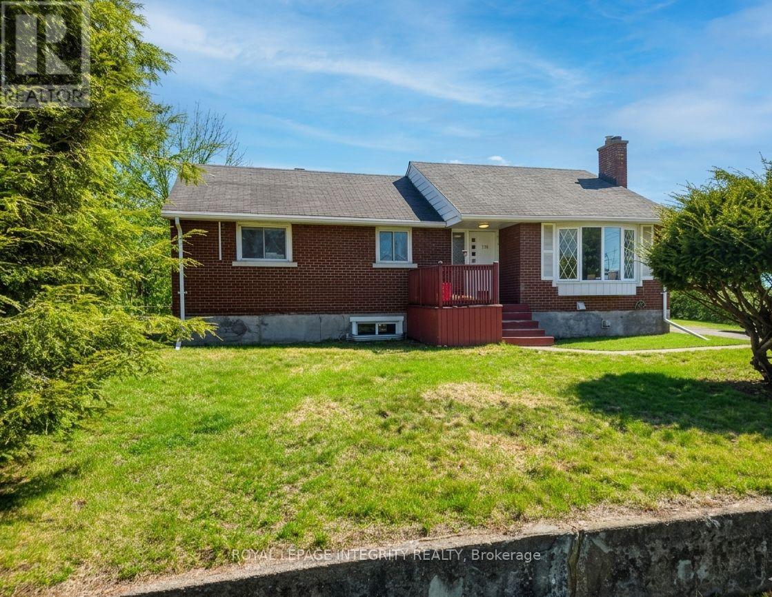 176 OAKRIDGE BOULEVARD, Ottawa, Ontario
