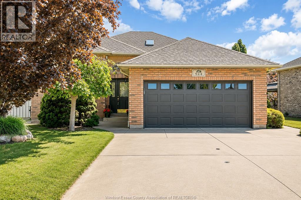944 Imperial Crescent, Windsor, Ontario  N9G 2T2 - Photo 2 - 26012461
