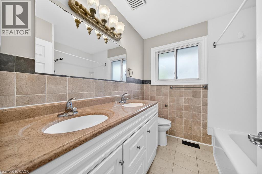 231 Limeridge Road W, Hamilton, Ontario  L9C 2C4 - Photo 17 - 40834528