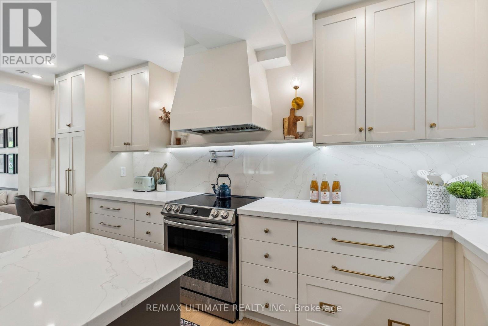 62 Lambton Avenue, Toronto, Ontario  M6N 2S1 - Photo 10 - W13187952