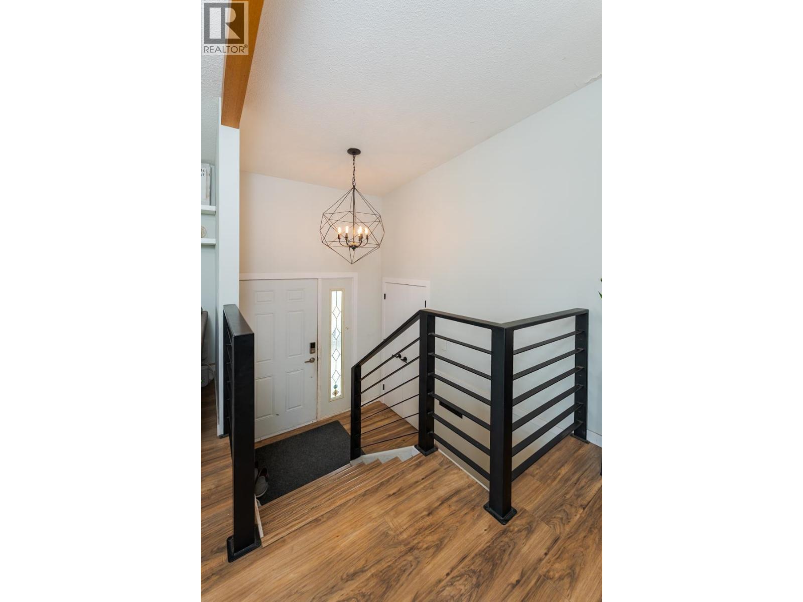 207 N Ogilvie Street, Prince George, British Columbia  V2M 3H7 - Photo 2 - R3129166