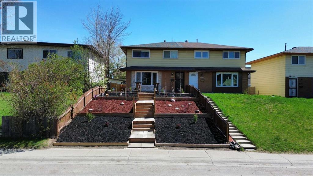 3014 Doverville Crescent Se, Calgary, Alberta  T2B 1T9 - Photo 2 - A2311619