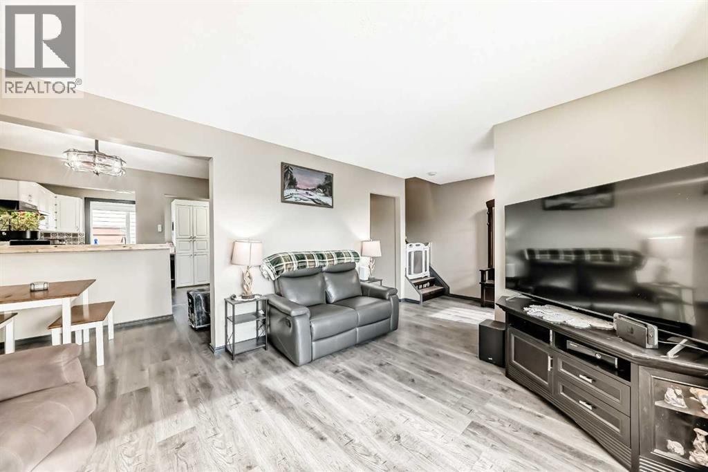 3014 Doverville Crescent Se, Calgary, Alberta  T2B 1T9 - Photo 7 - A2311619