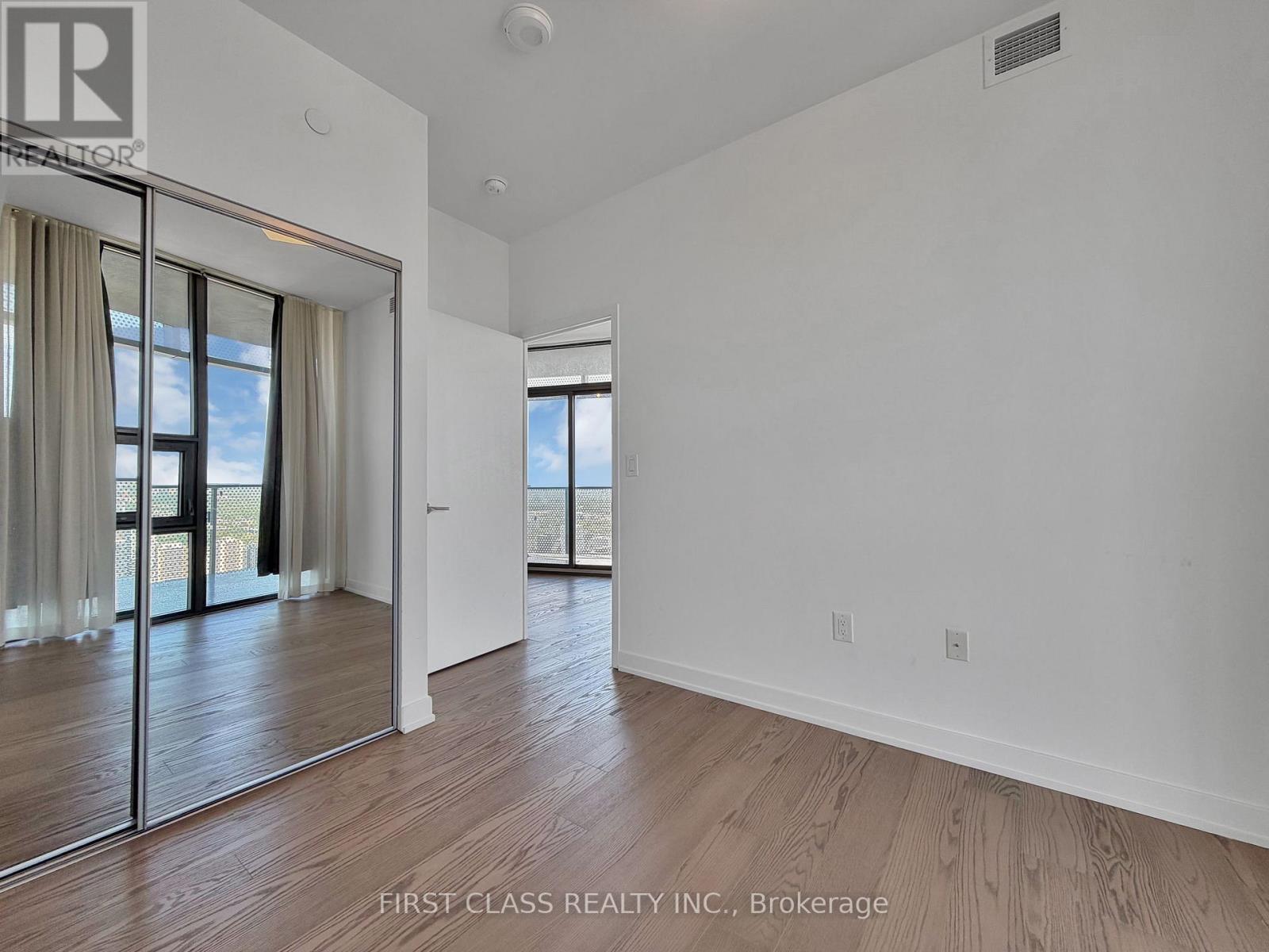 6011 - 11 Wellesley Street W, Toronto, Ontario  M4Y 0G4 - Photo 11 - C13210084