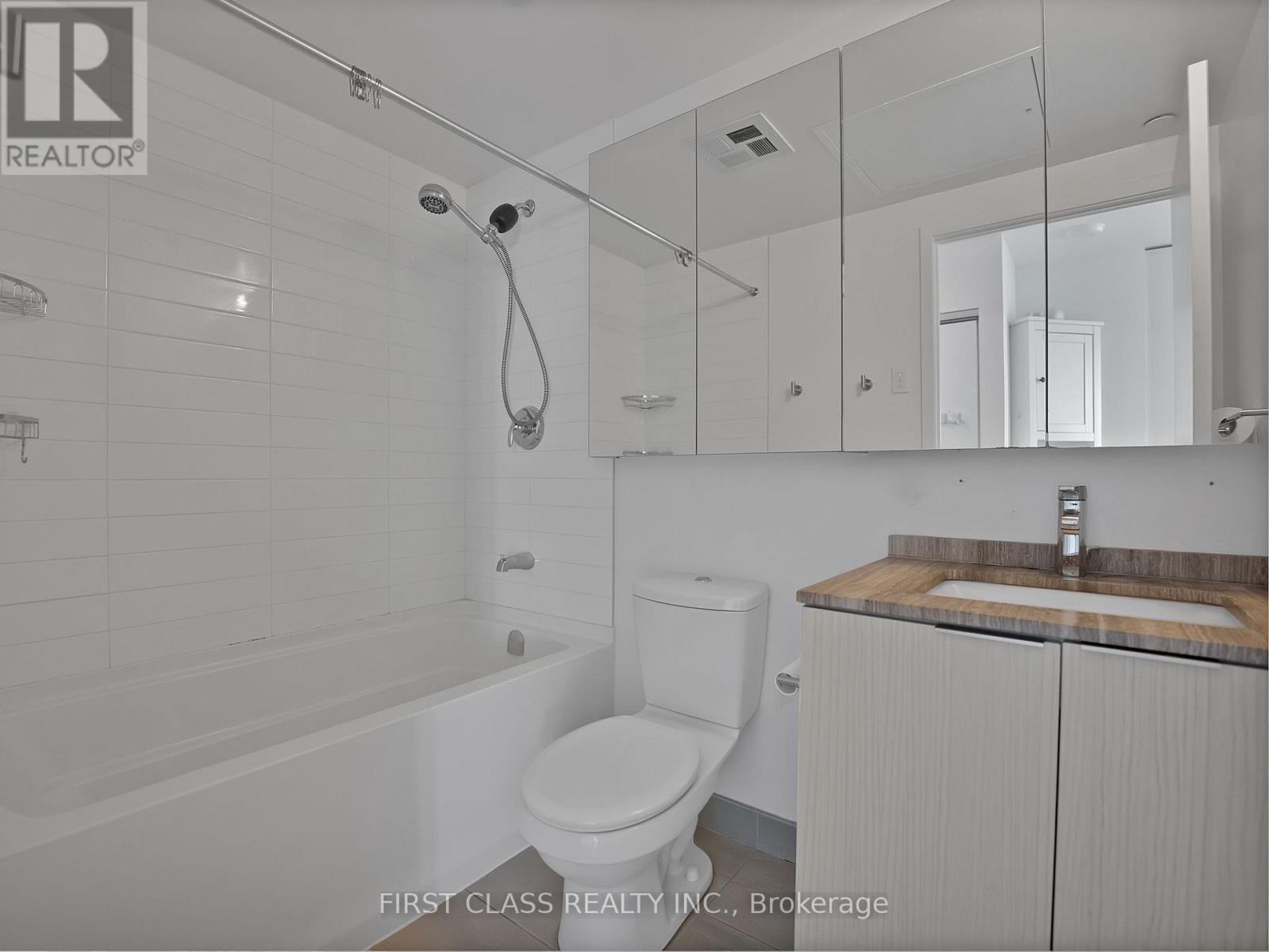 6011 - 11 Wellesley Street W, Toronto, Ontario  M4Y 0G4 - Photo 5 - C13210084
