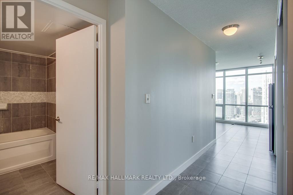 3016 - 11 Brunel Court, Toronto, Ontario  M5V 3Y3 - Photo 2 - C13210292
